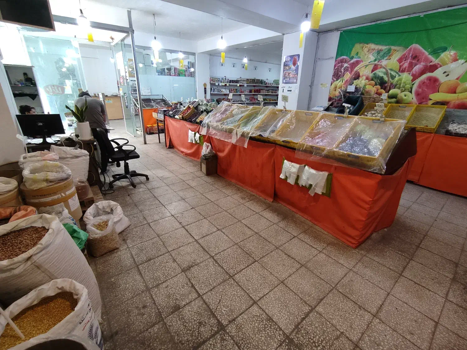 مغازه 290 متری|اجارهٔ مغازه و غرفه|قم, عمار یاسر|دیوار