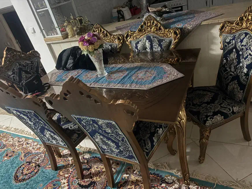 مبل سلطنتی ۹ نفره همراه با میز نهار خوری|مبلمان خانگی و میز عسلی|یزد, |دیوار