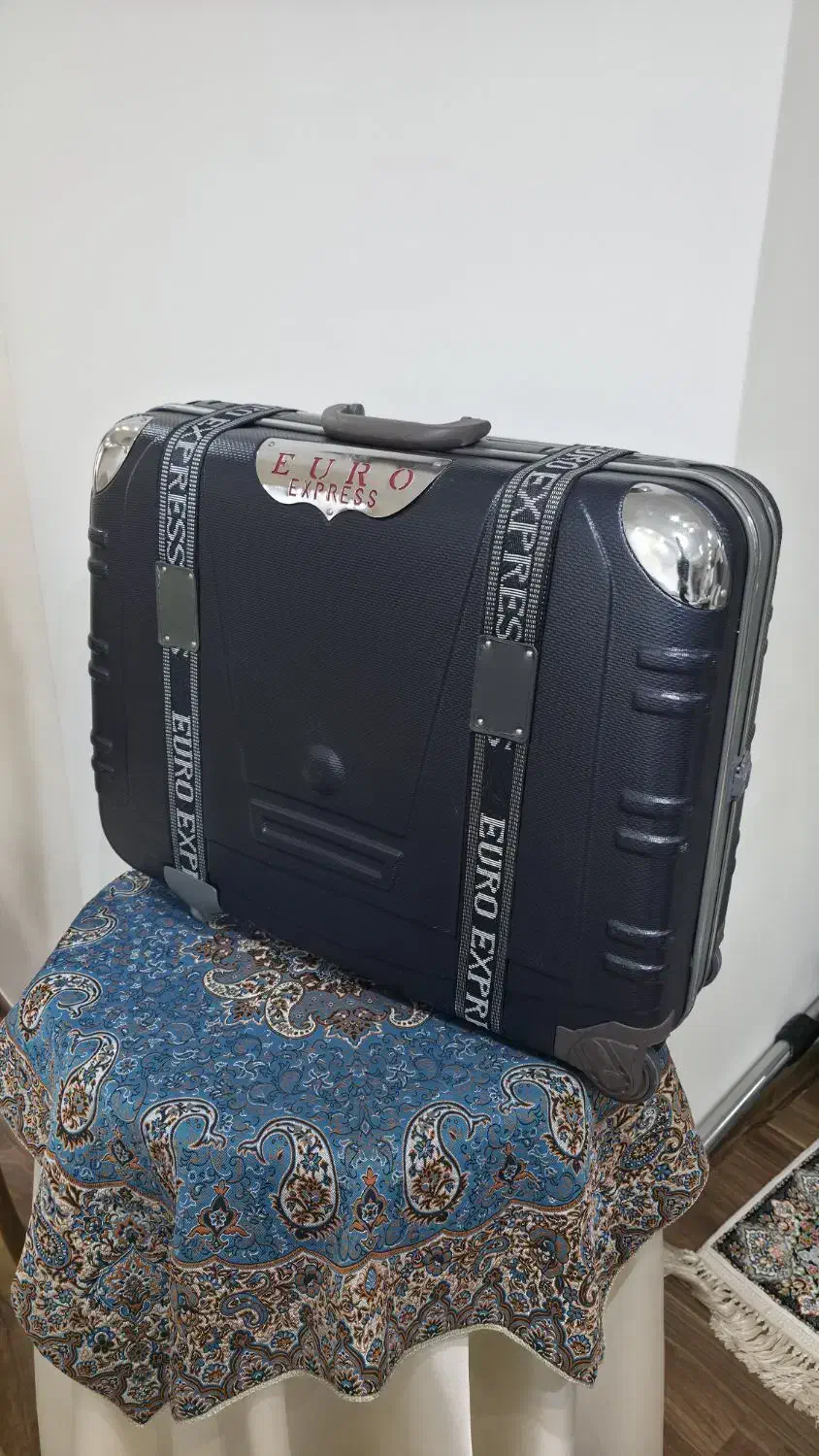 چمدان|کیف، کفش، کمربند|ساری, |دیوار