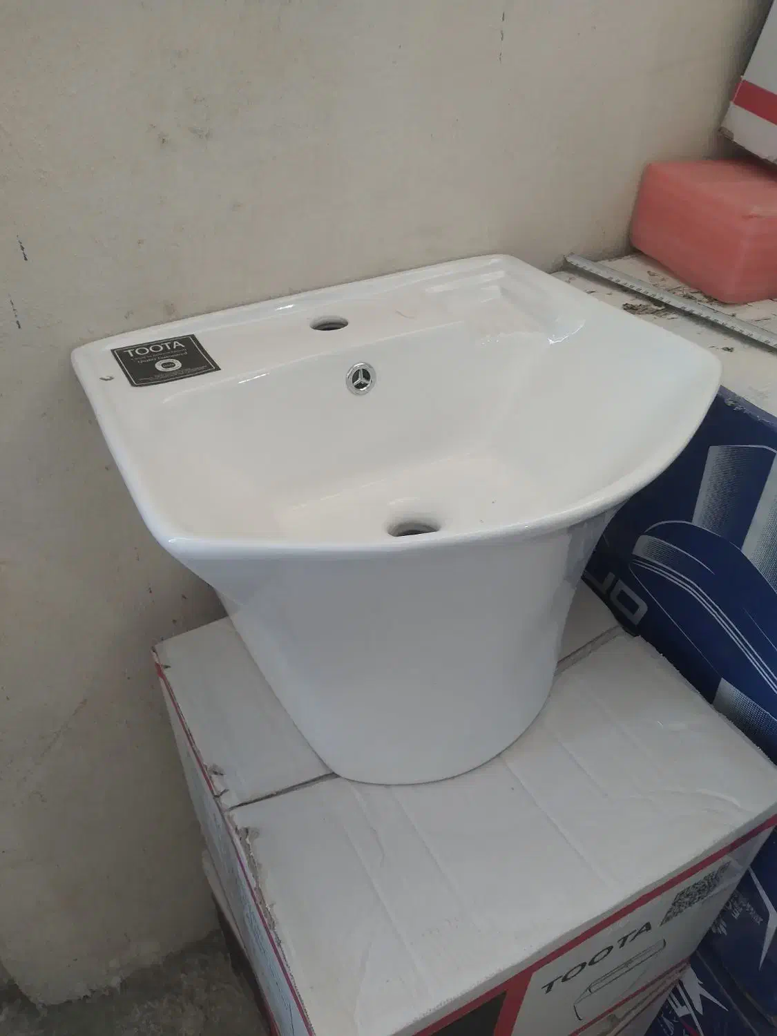 روشویی نیم پایه ۴۹در۴۴|لوازم سرویس بهداشتی|تهران, شهرک شریفی|دیوار