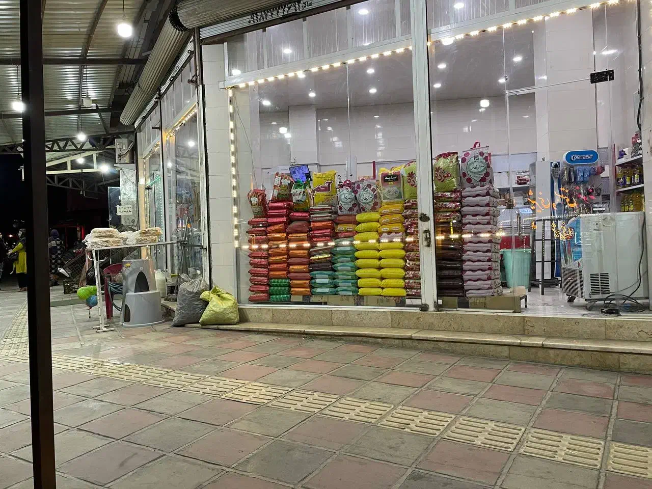 آگهی واگذاری فروشگاه مواد غذایی|فروش مغازه و غرفه|بانه, |دیوار