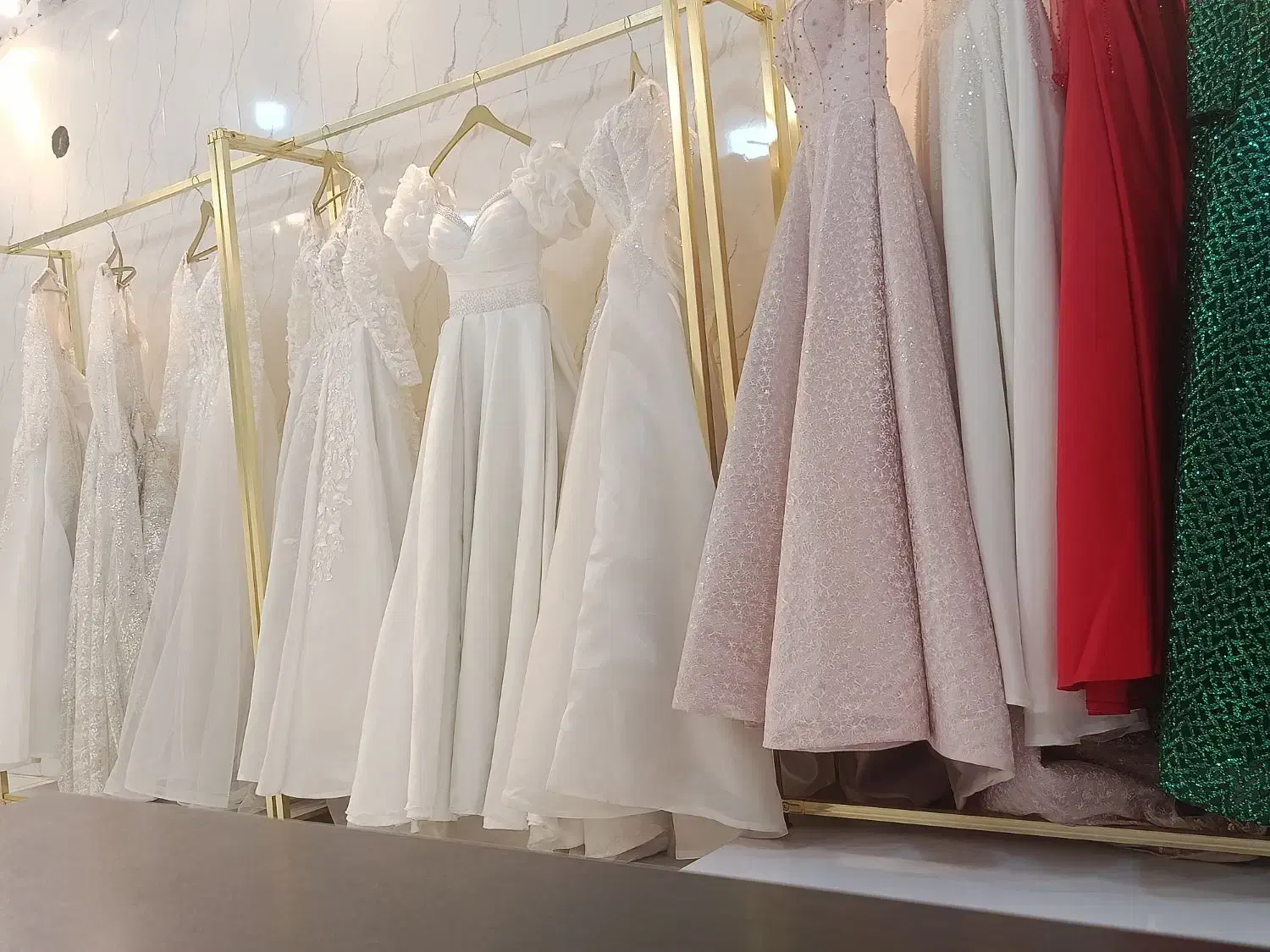 لباس عروس و عقد|لباس|نسیم‌شهر, |دیوار