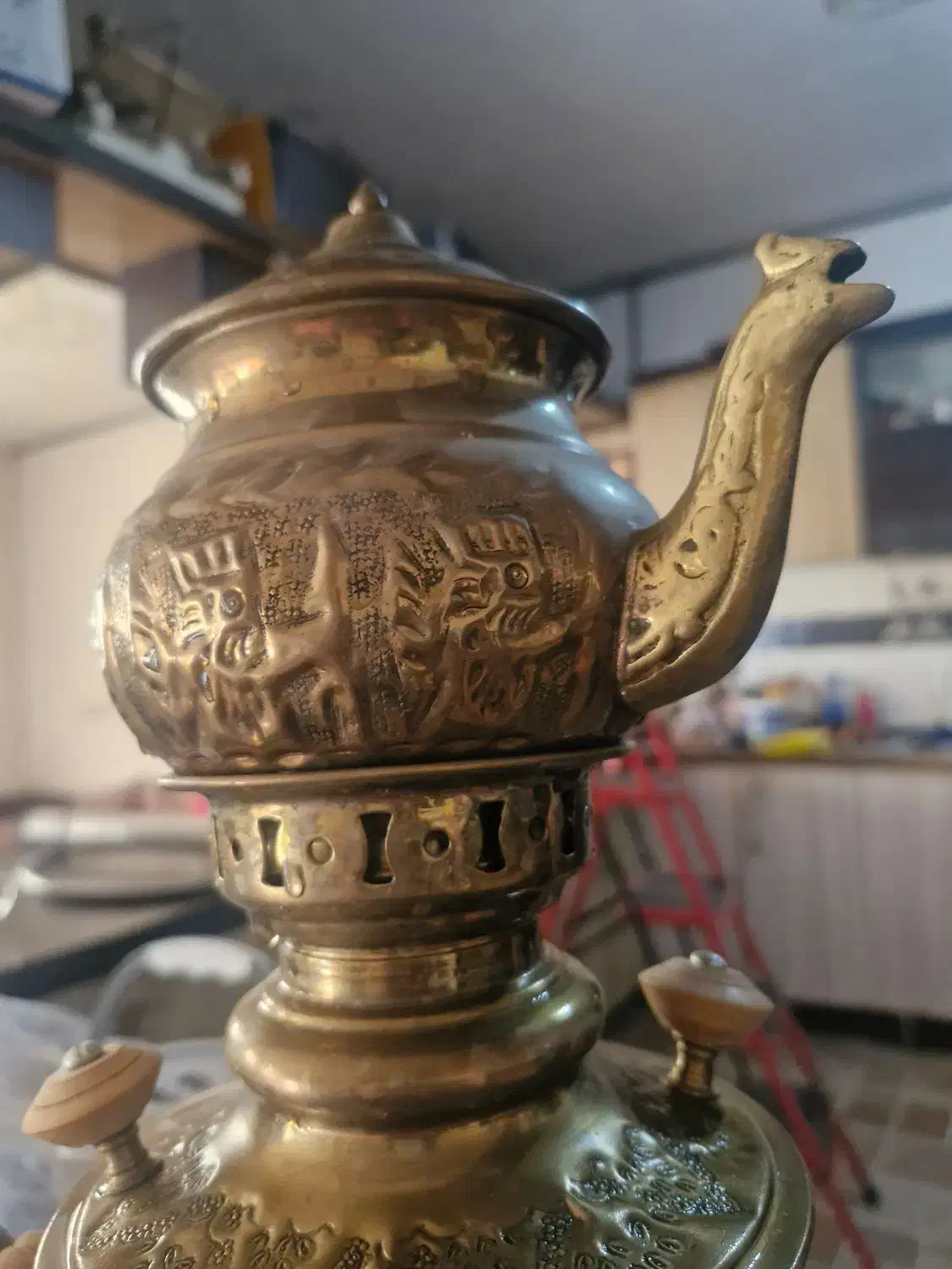 سماور برنجی|کلکسیون اشیاء عتیقه|سبزوار, قصبه غربی|دیوار