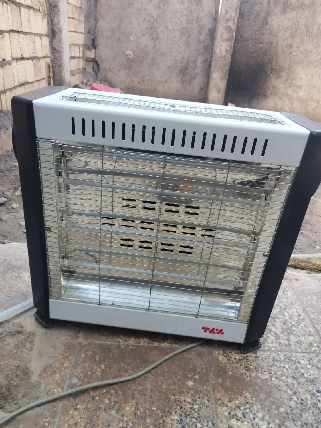 یک عدد بخاری فندار به فروش می‌رسد|بخاری، هیتر، شومینه|بم, |دیوار