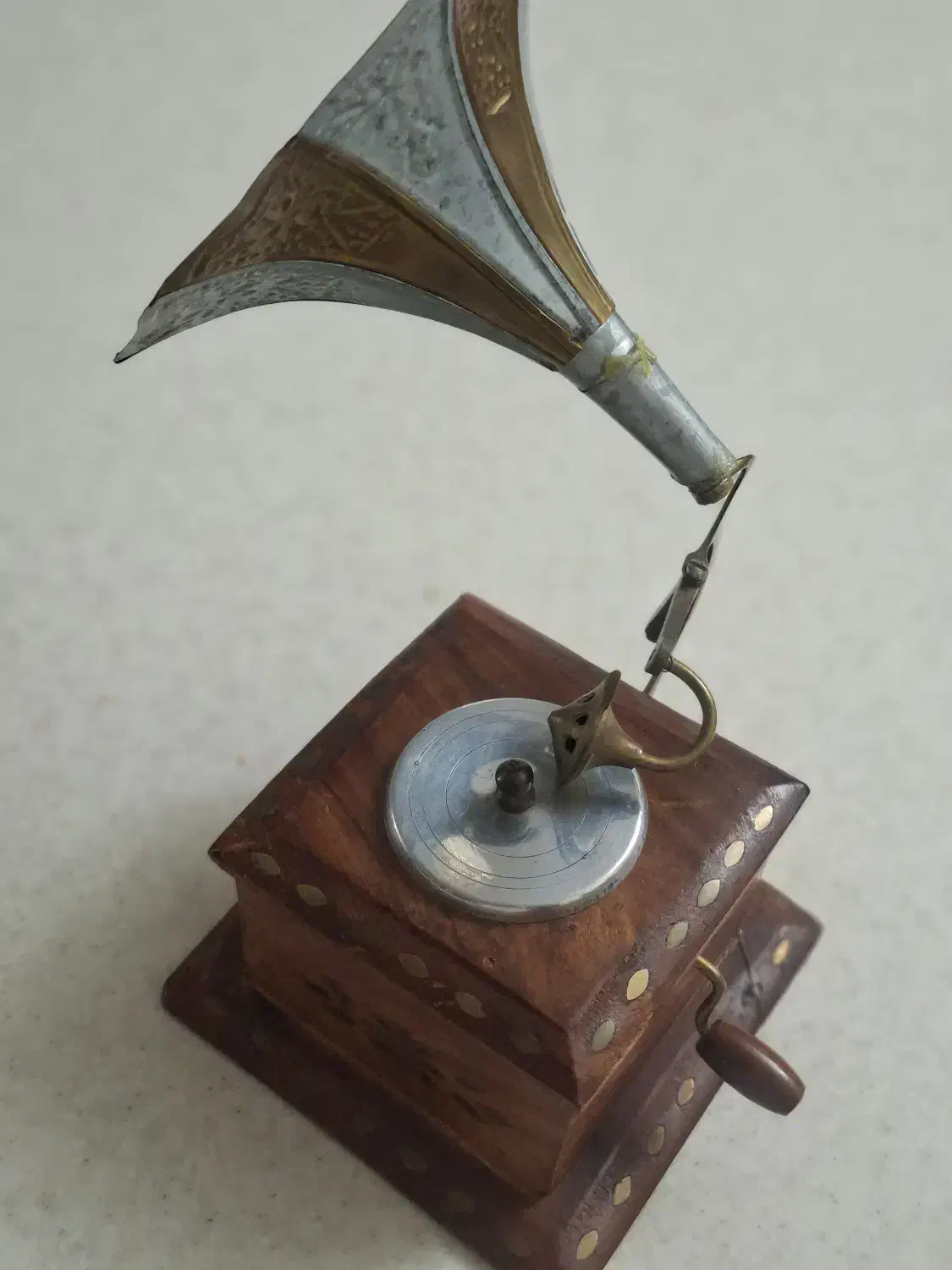 آباژور طرح عروسک و ی گرامافون دست ساز قدیمی دکوری|چراغ خواب و آباژور|تهران, کیانشهر|دیوار