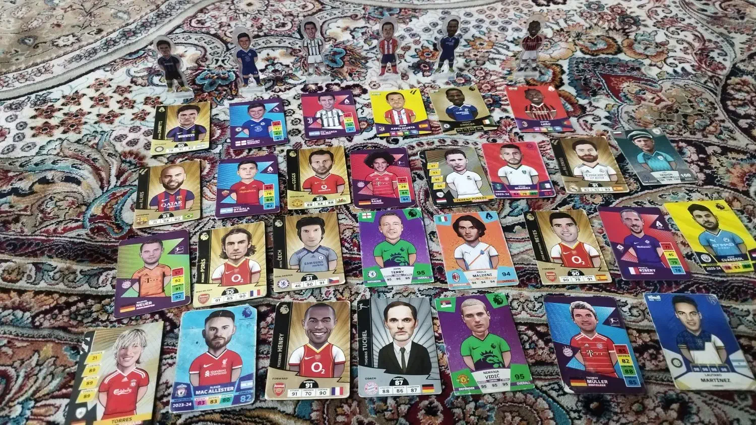 کیمدی|اسباببازی|شیراز, وحدت|دیوار