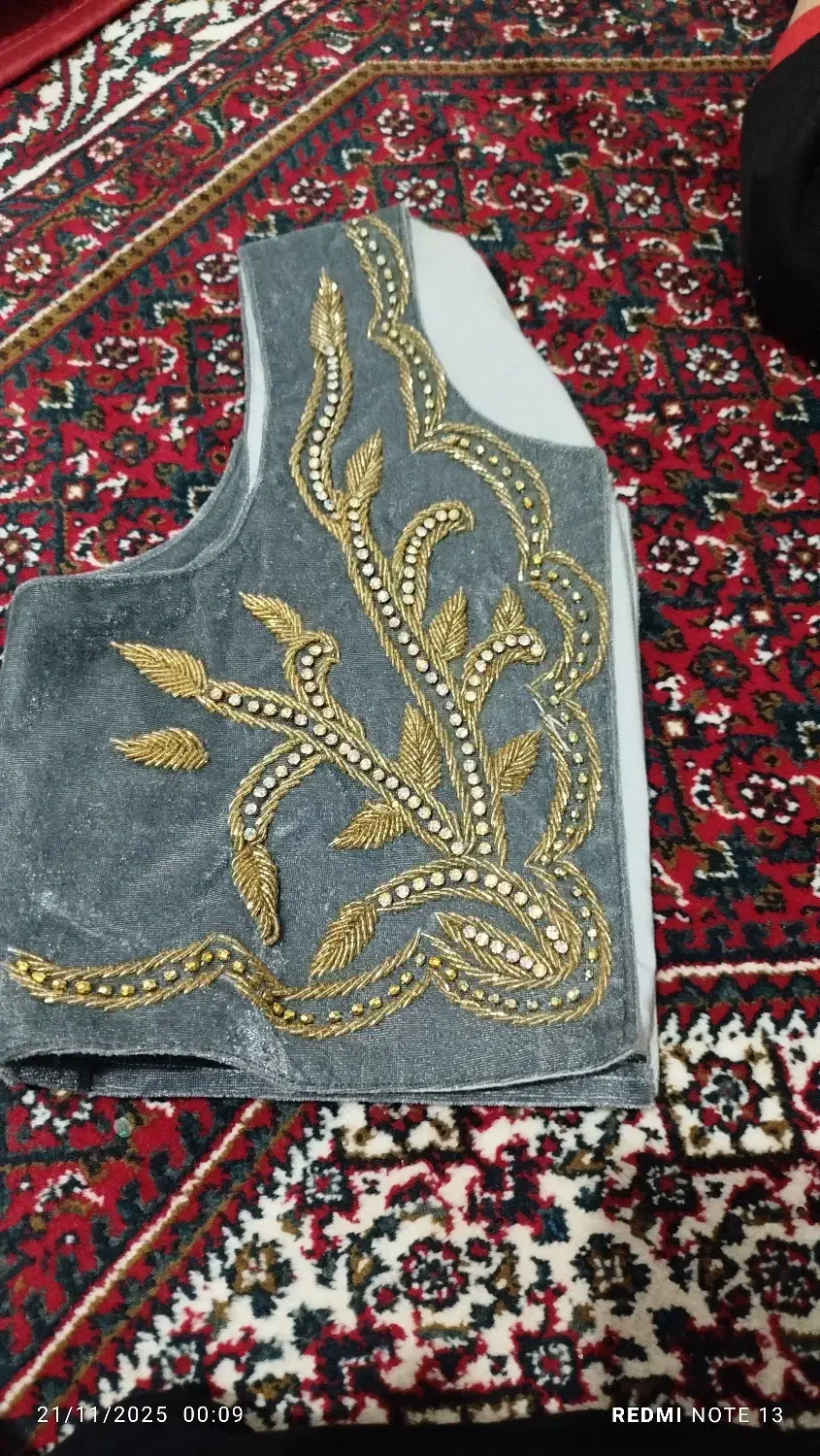 سخمه حاضری|لباس|کامیاران, |دیوار