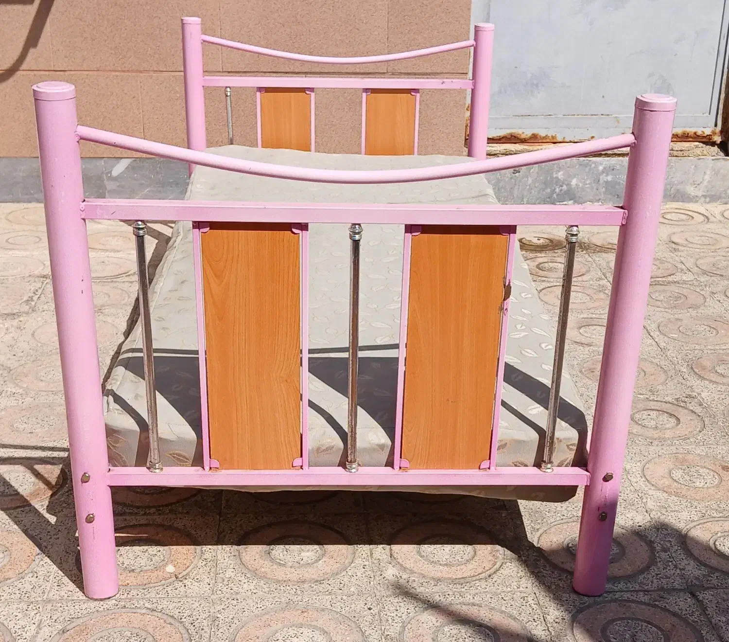 تشک دونفره تمیز ودوعدد تخت ی نفر در رامشیر|تشک تختخواب|رامشیر, |دیوار