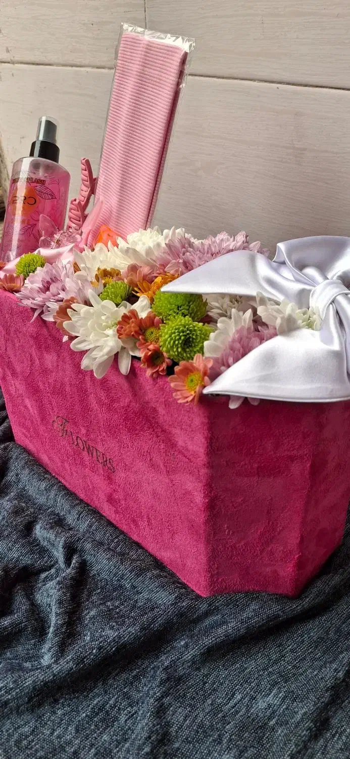 باکس گل صورتی|گل مصنوعی|یزد, |دیوار