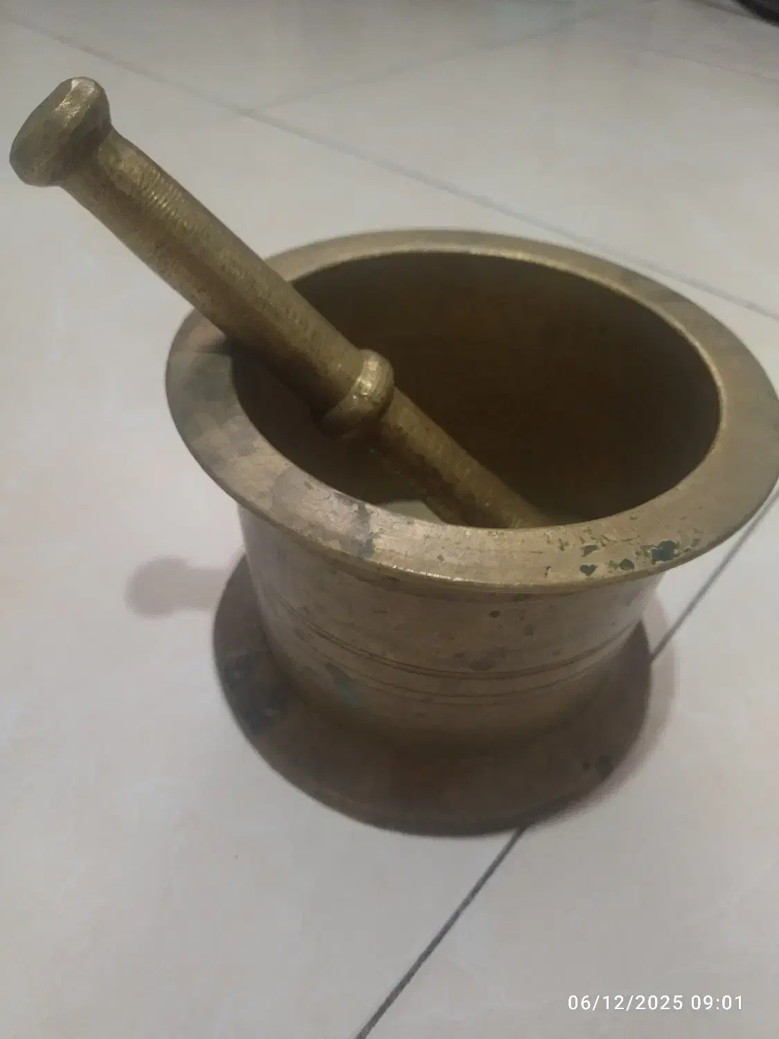 هاونگ قدیمی برنجی|کلکسیون اشیاء عتیقه|ملارد, |دیوار