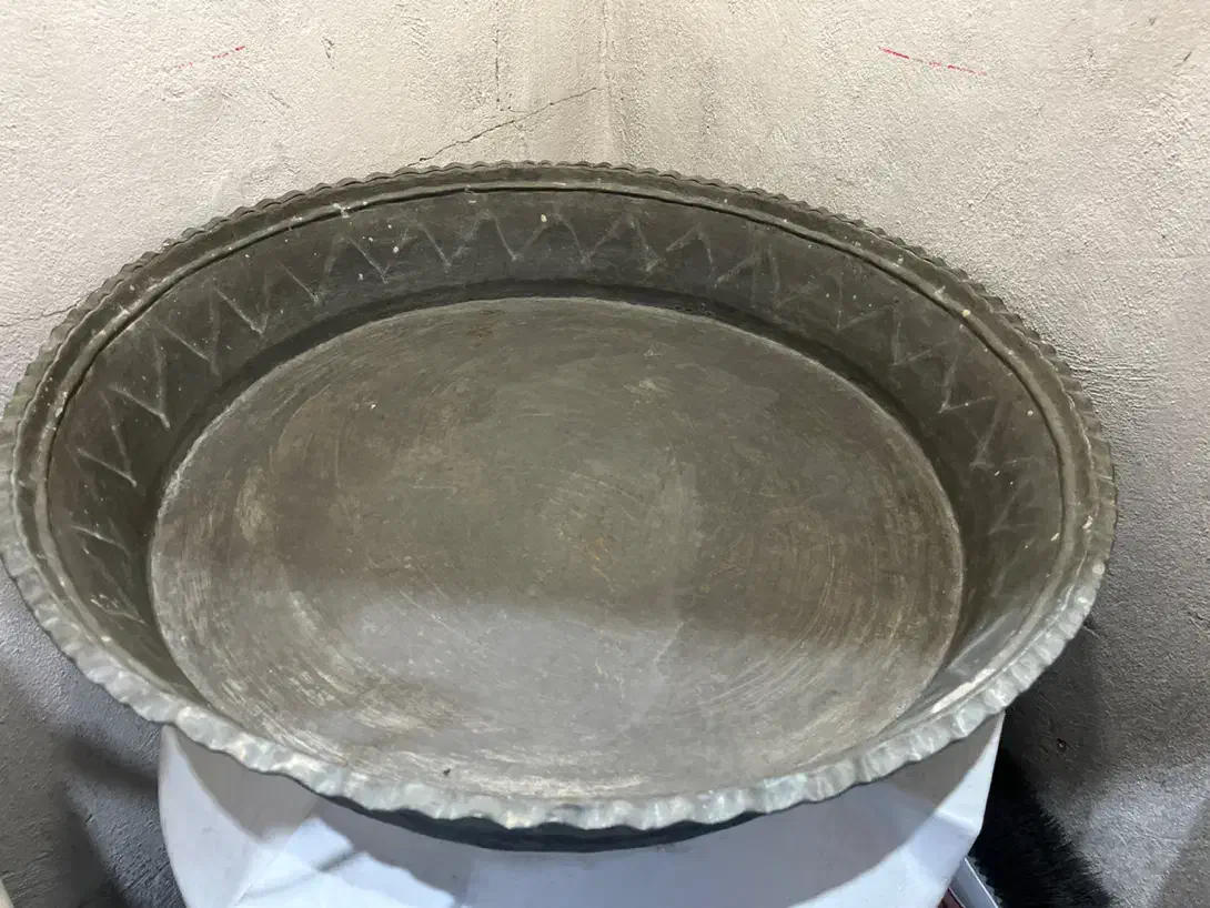 تشت مسی|کلکسیون اشیاء عتیقه|رشت, حمیدیان|دیوار