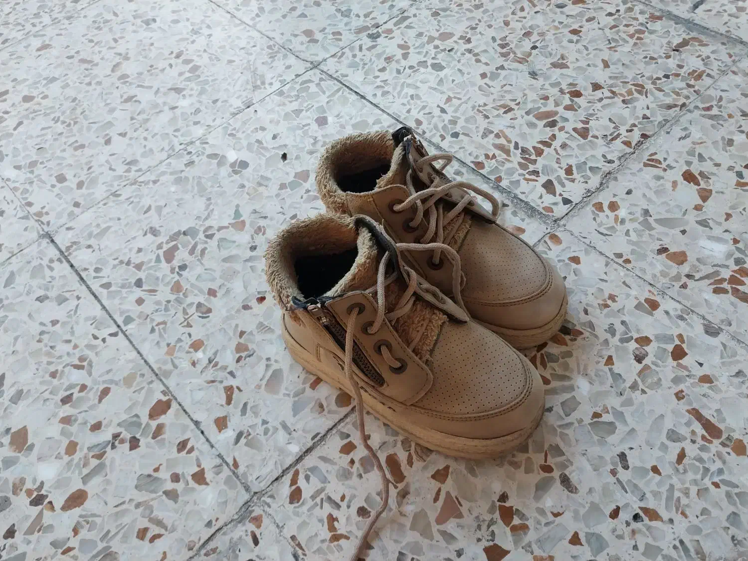 کفش پسرانه  و کاپشن دخترانه|کفش و لباس بچه|اندیمشک, |دیوار