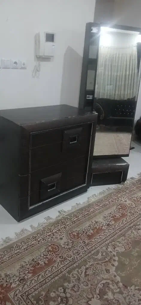 دراور کشودارومیز آرایش درحد نو|تخت و سرویس خواب|رشت, پیرکلاچای|دیوار