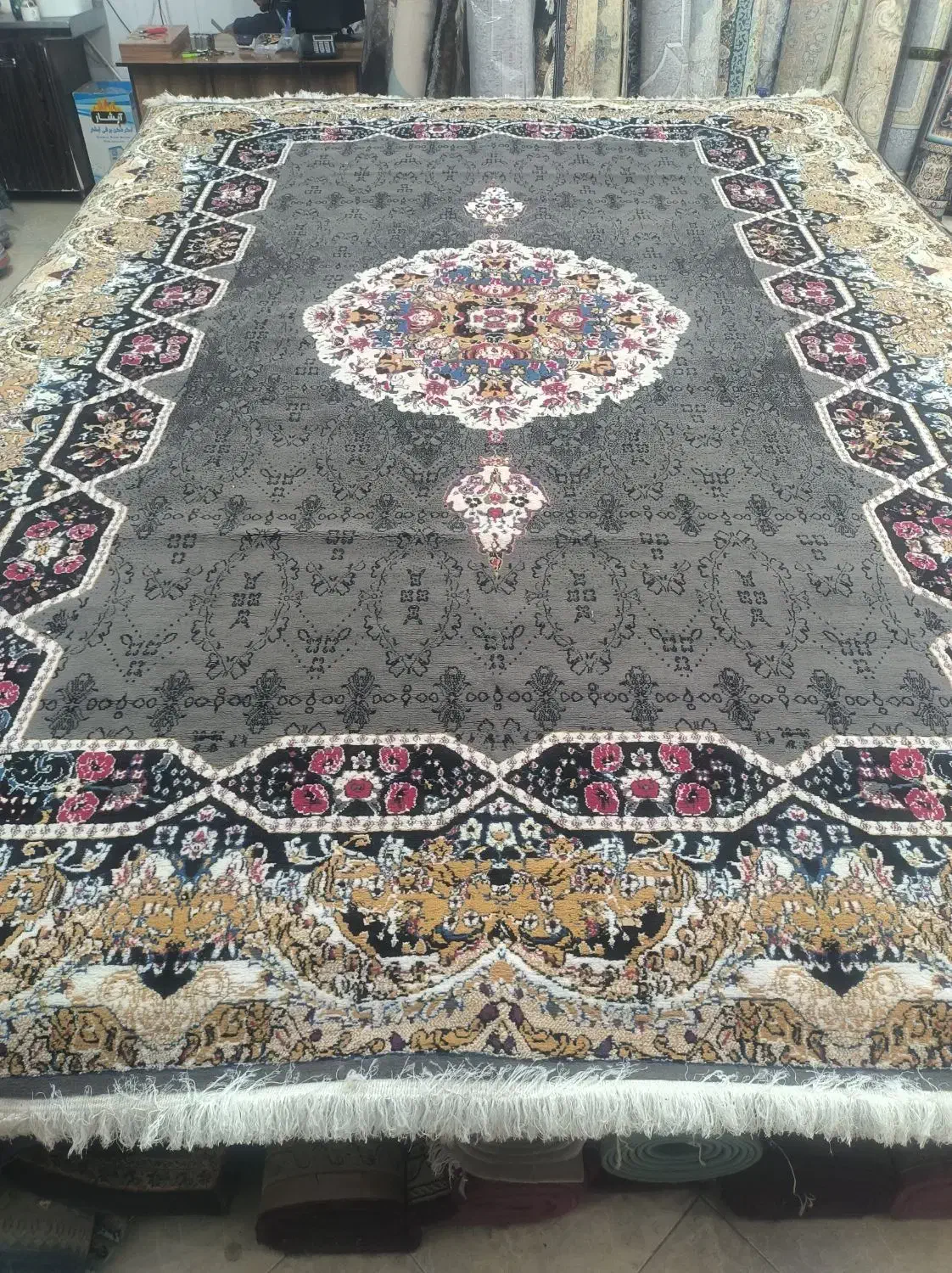 فرش سه و چهار اقتصادی طرح مدرن زمینه طوسی درحد نو|فرش|اصفهان, عطار نیشابوری|دیوار