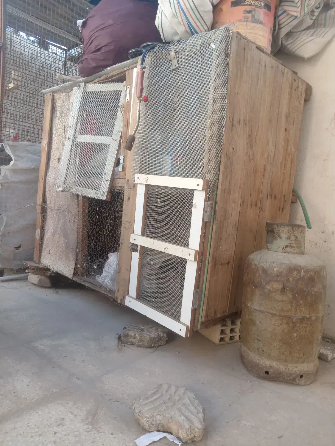 جفتکن|لوازم جانبی حیوانات|بم, |دیوار