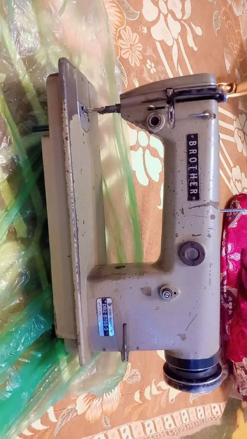 چرخ خیاطی برادر با میز|چرخ خیاطی و ریسندگی|تبریز, |دیوار