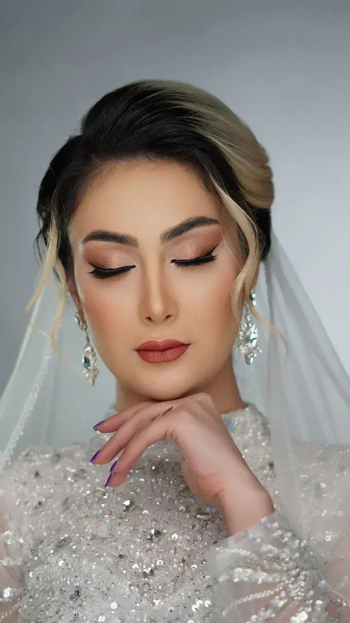 میکاپ شنیون تخصصی عروس بصورت تضمین رضایت فقط۴۵۰۰|خدمات آرایشگری و زیبایی|اندیمشک, |دیوار