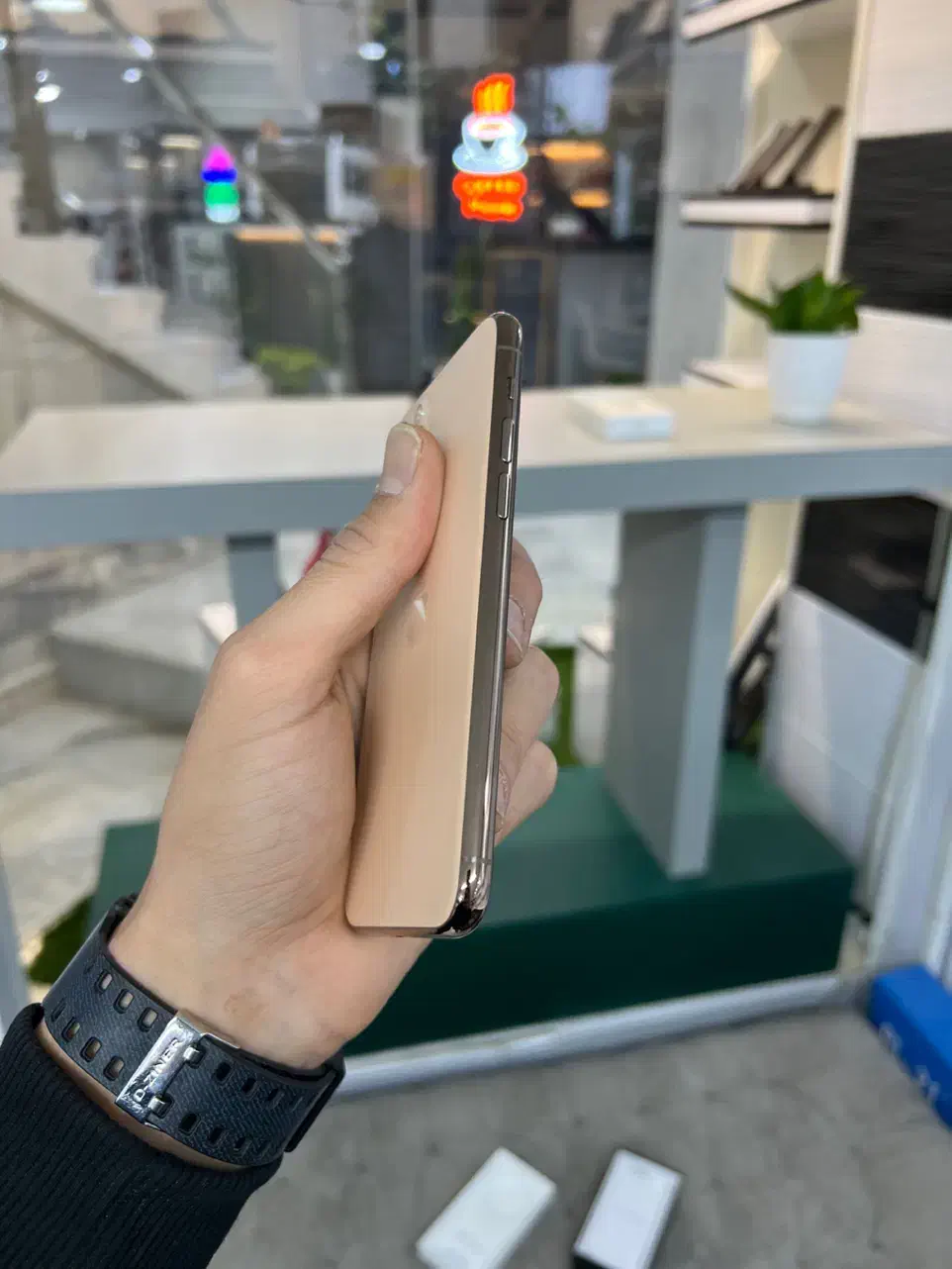 11pro(256)|موبایل|اصفهان, جلفا|دیوار