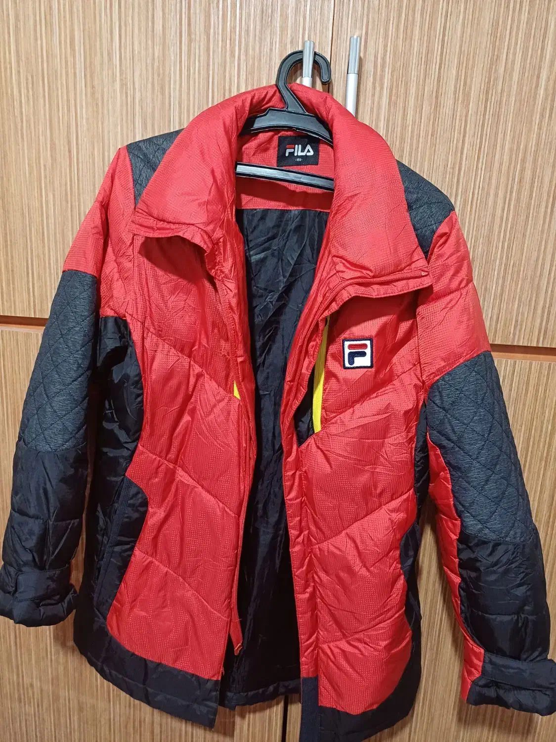 کت وکاپشن|لباس|ایوان, |دیوار