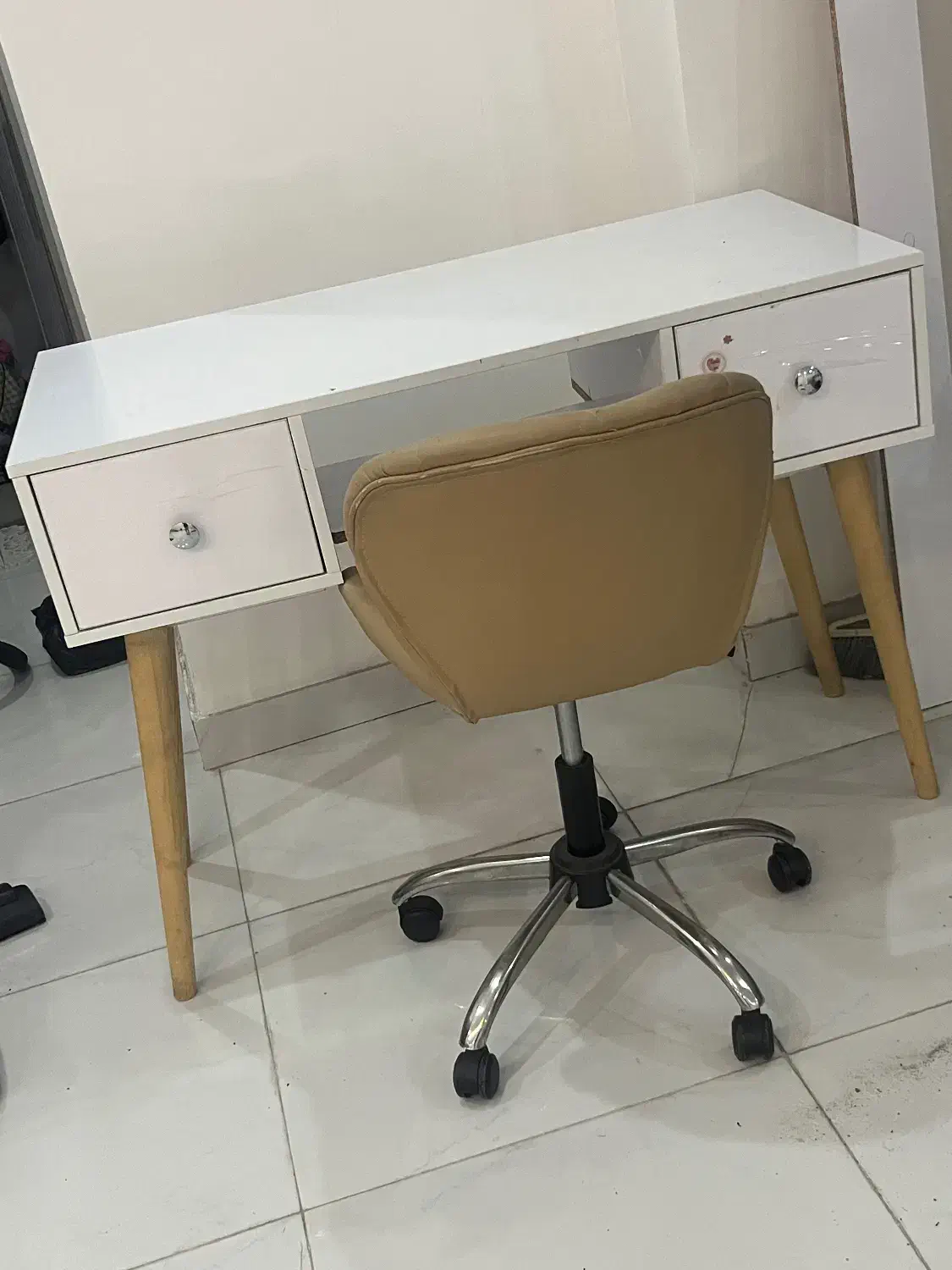 میزناخن|آرایشگاه و سالن‌های زیبایی|رشت, تازه آباد|دیوار