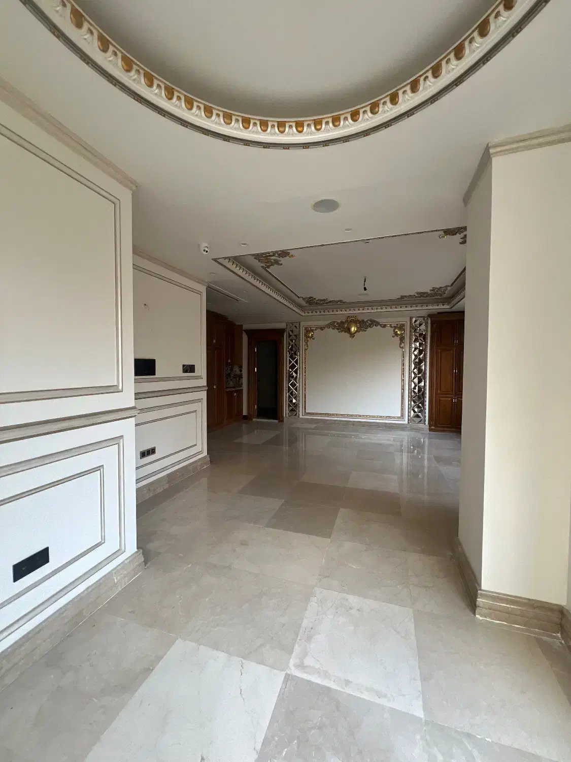 اپارتمان۳۳۰متر۴خواب نیاوران۱۵۰متر حیاط اختصاصی