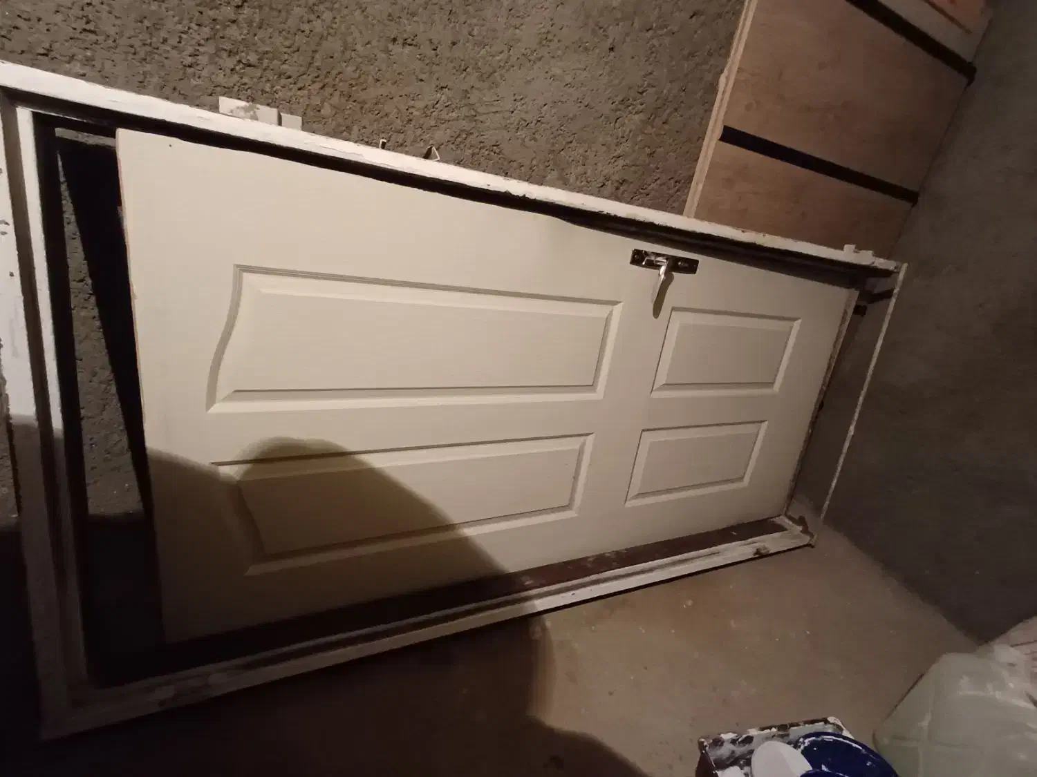 درب چوبی با چهارچوب و قفل و دستگیره|مصالح و تجهیزات ساختمان|قائن, |دیوار