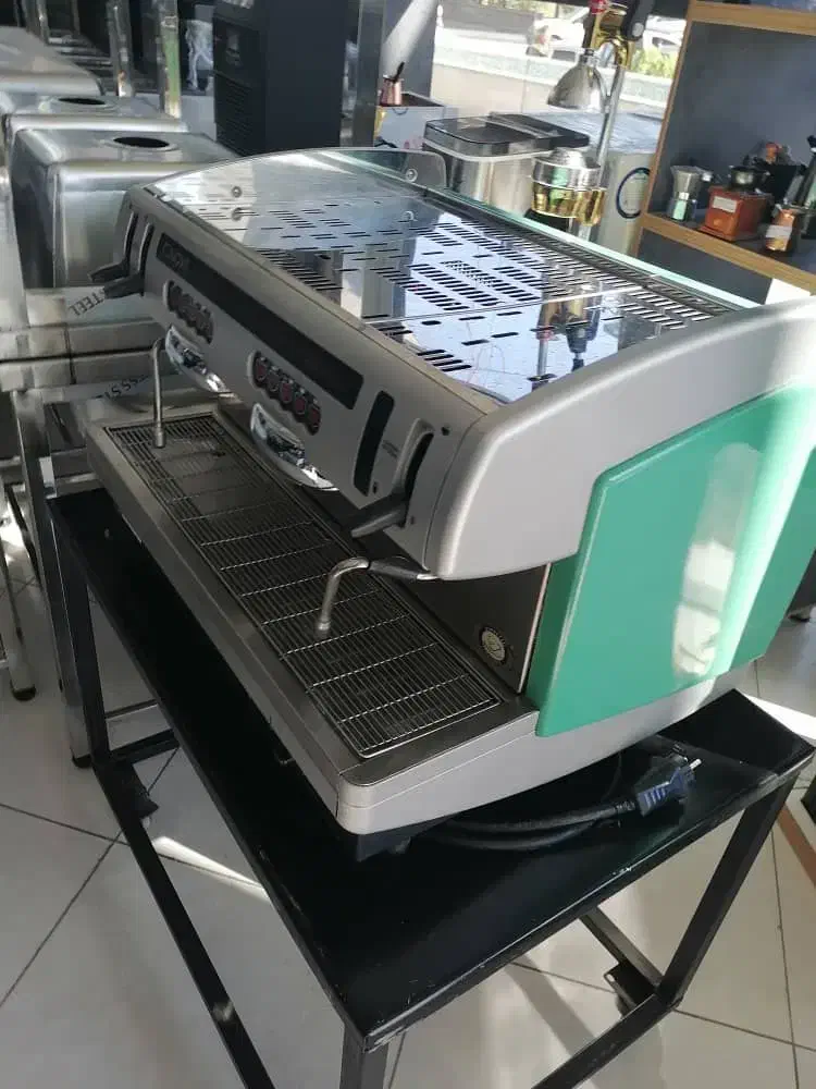 دستگاه اسپرسوساز|سماور، چایساز، قهوهساز|رشت, نظری|دیوار