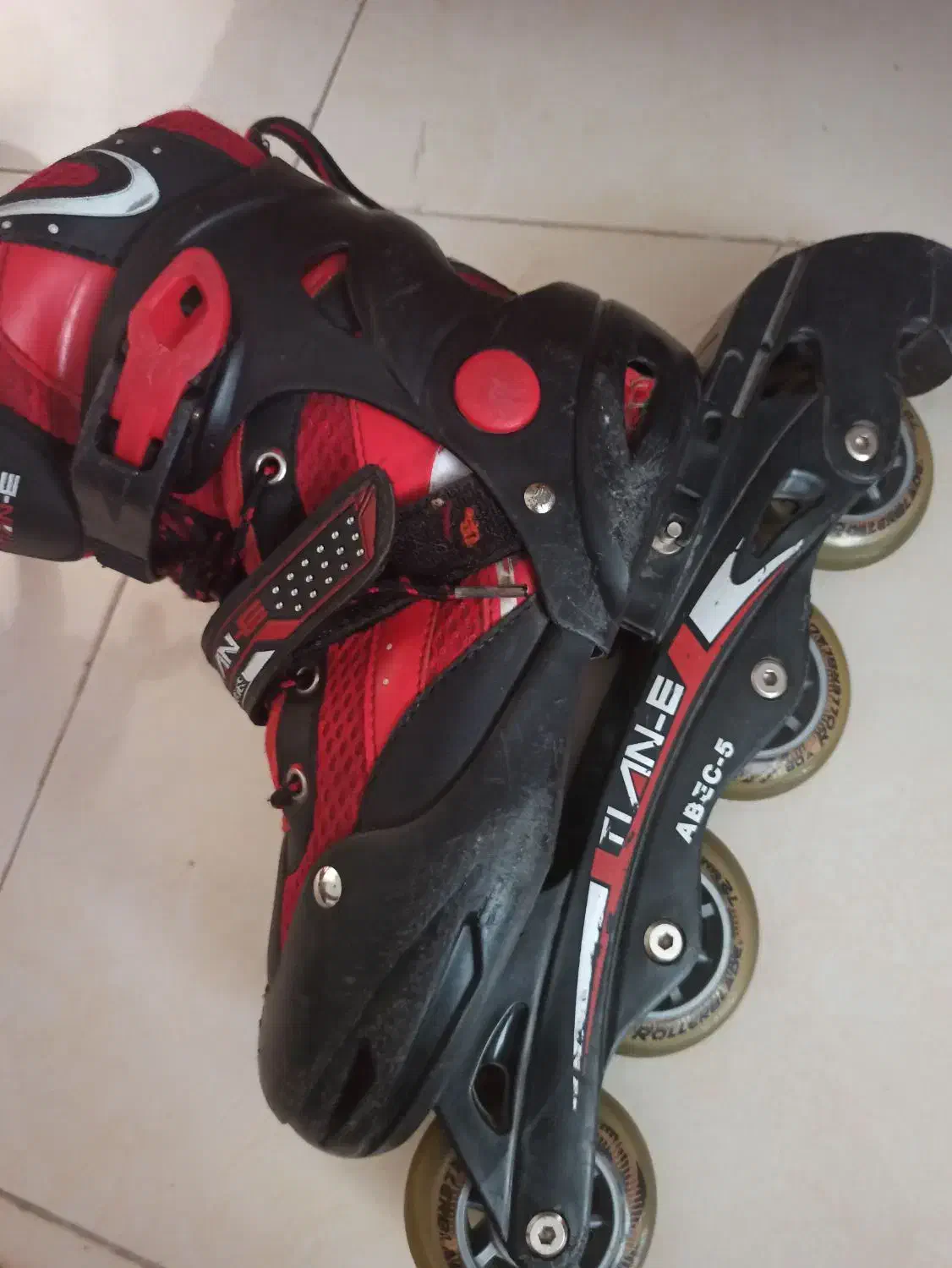 اسکیت حرفه ای باقیمت بسیار مناسب|دوچرخه، اسکیت، اسکوتر|قزوین, |دیوار