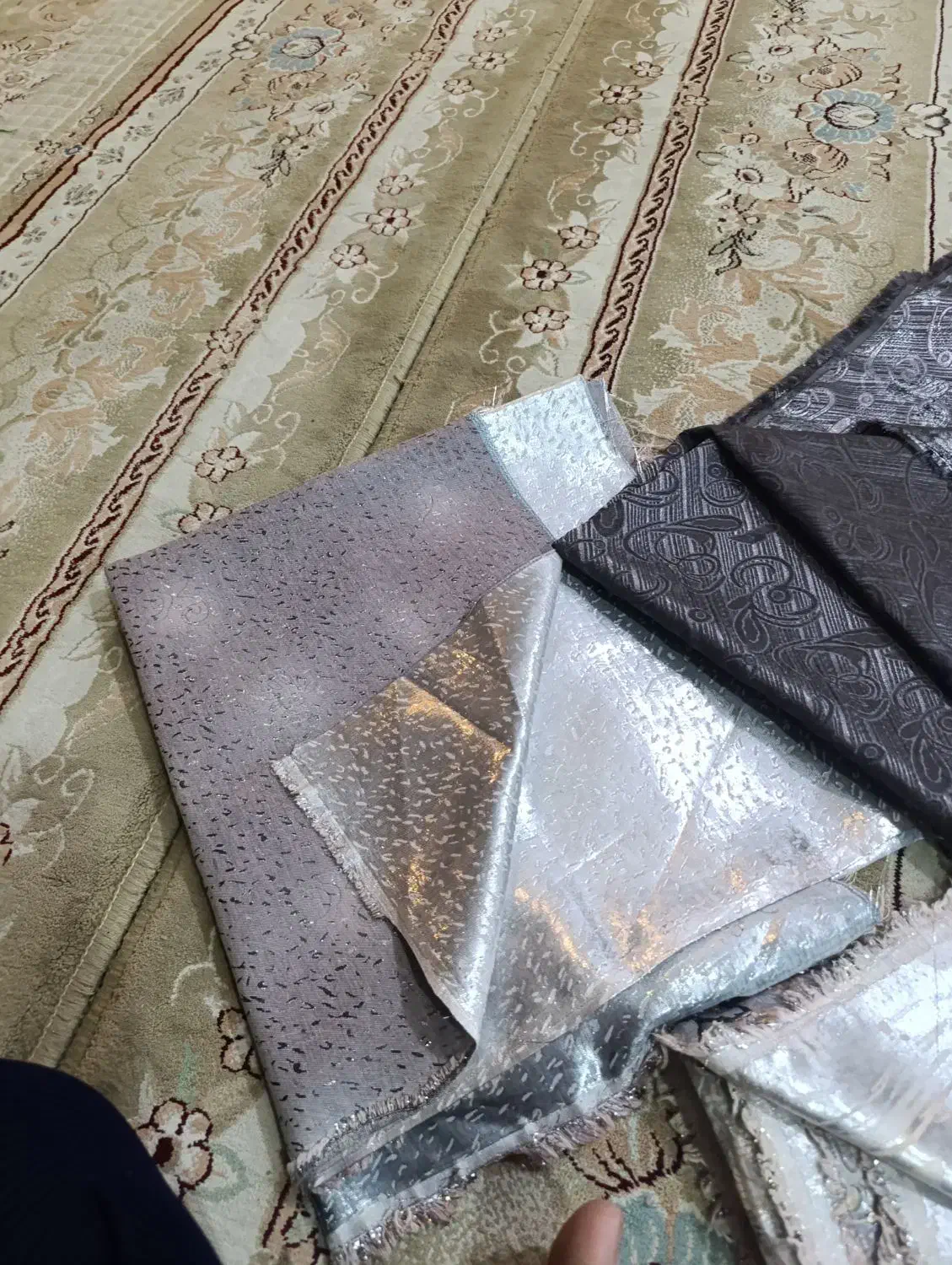 پارچه لباس تک و یه قواره پارچه چادر مشکی|لباس|فولادشهر, B2|دیوار