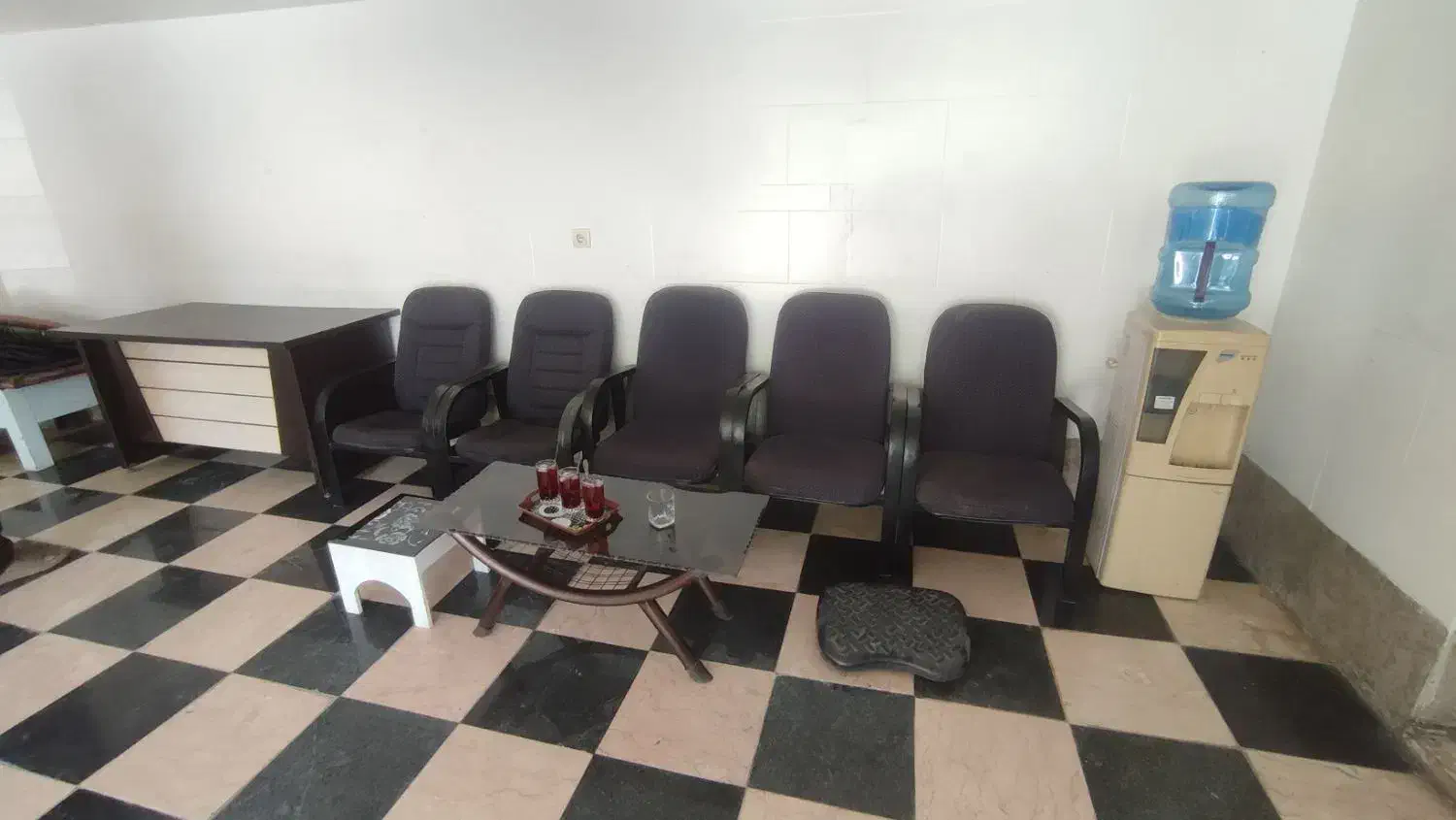 وسایل اداری میز و صندلی آبسردکن|دفتر کار|سنندج, |دیوار