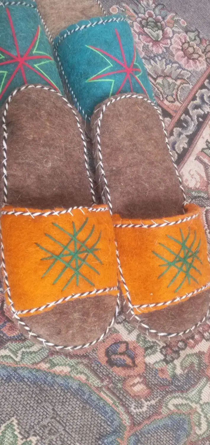 کفش نمدی|کیف، کفش، کمربند|مشهد, سجادیه|دیوار