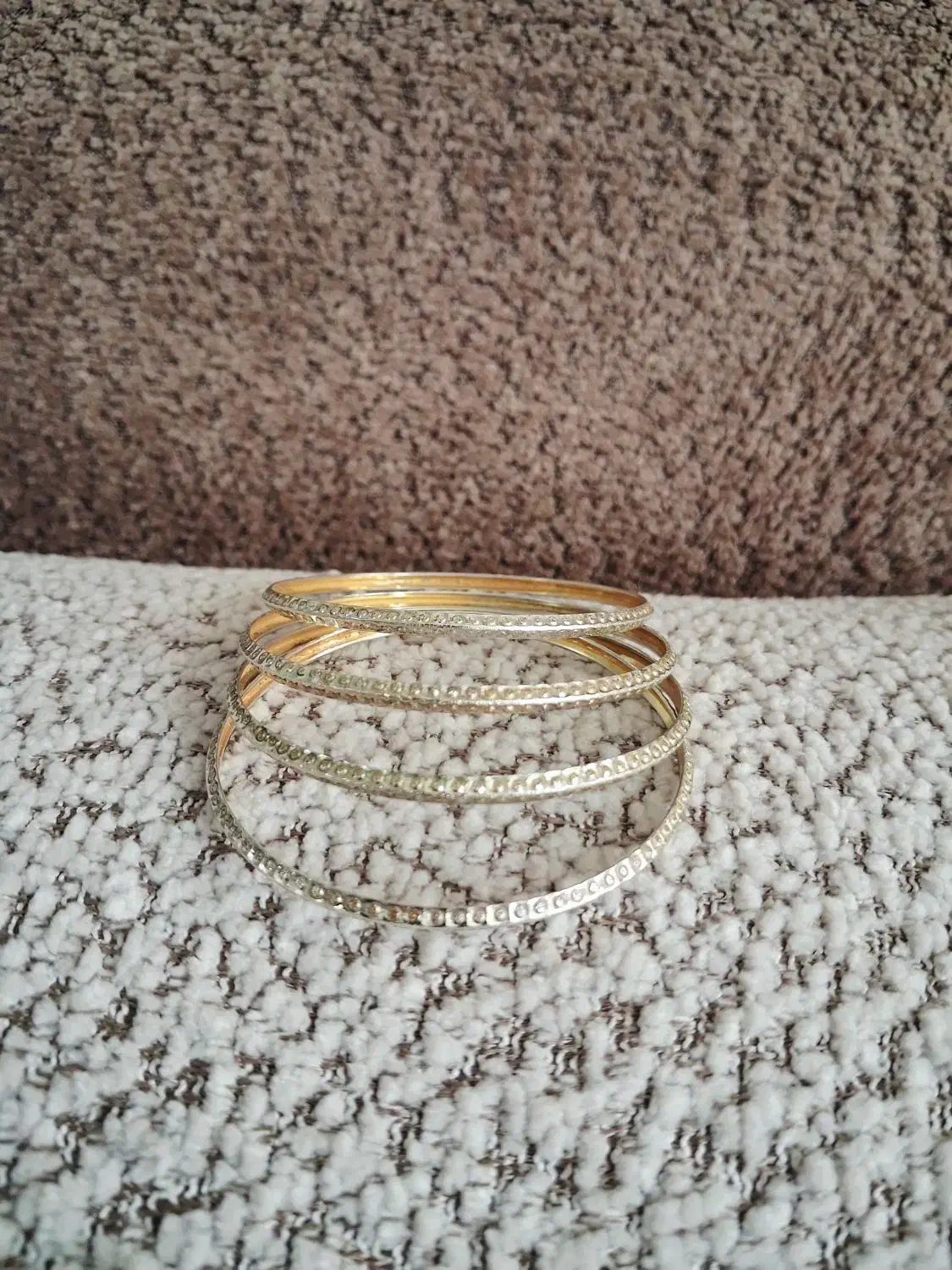 النگوی نقره|جواهرات|فردیس, نسترن غربی|دیوار