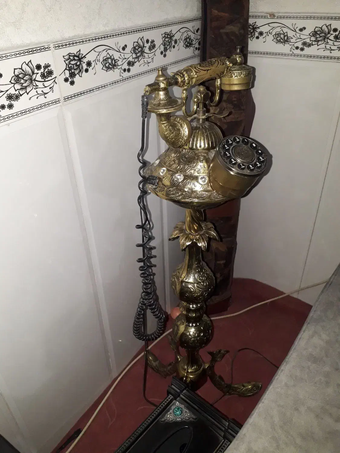 بوفه و تلفن برنجی در حد نو|بوفه، ویترین، کنسول|بهارستان, |دیوار