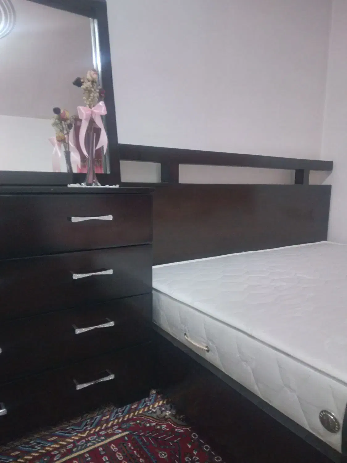 تخت میز آرایش فرش|تخت و سرویس خواب|قروه, |دیوار