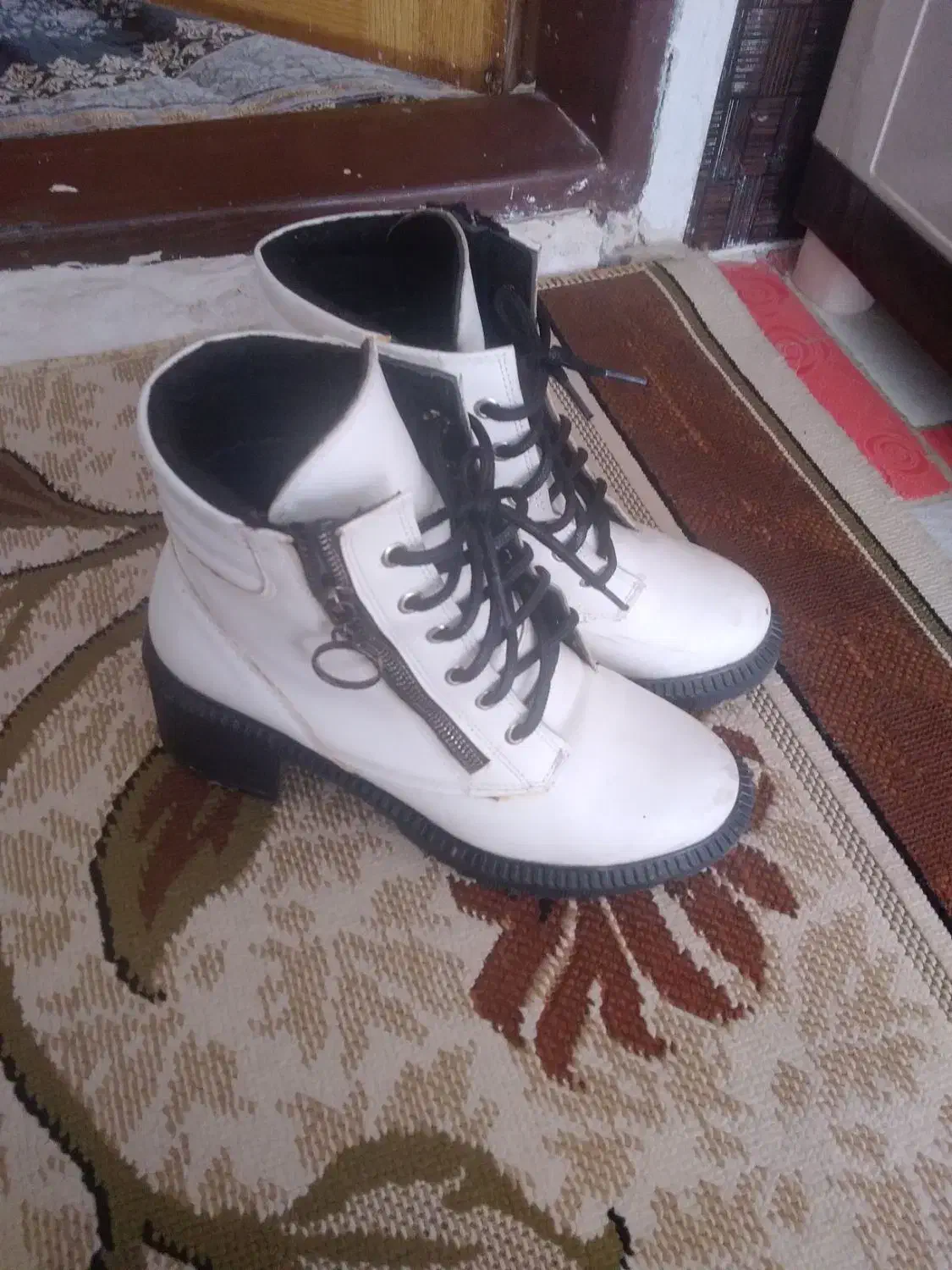 نیم پوتین|کیف، کفش، کمربند|سنندج, |دیوار