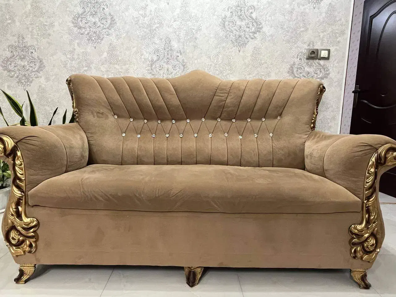 مبل 7 نفره + میز جلو مبلی + ۴تا میزعسلی|مبلمان خانگی و میز عسلی|سنگر, |دیوار