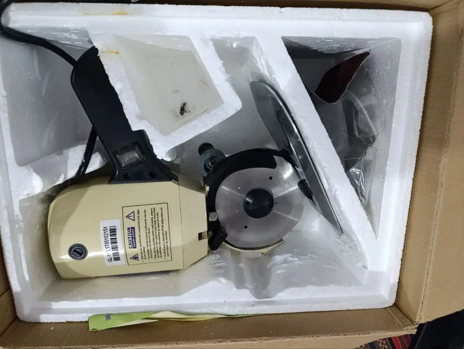 قیچی برقی خیاطی هشت پر|لوازم خیاطی و بافتنی|الشتر, |دیوار