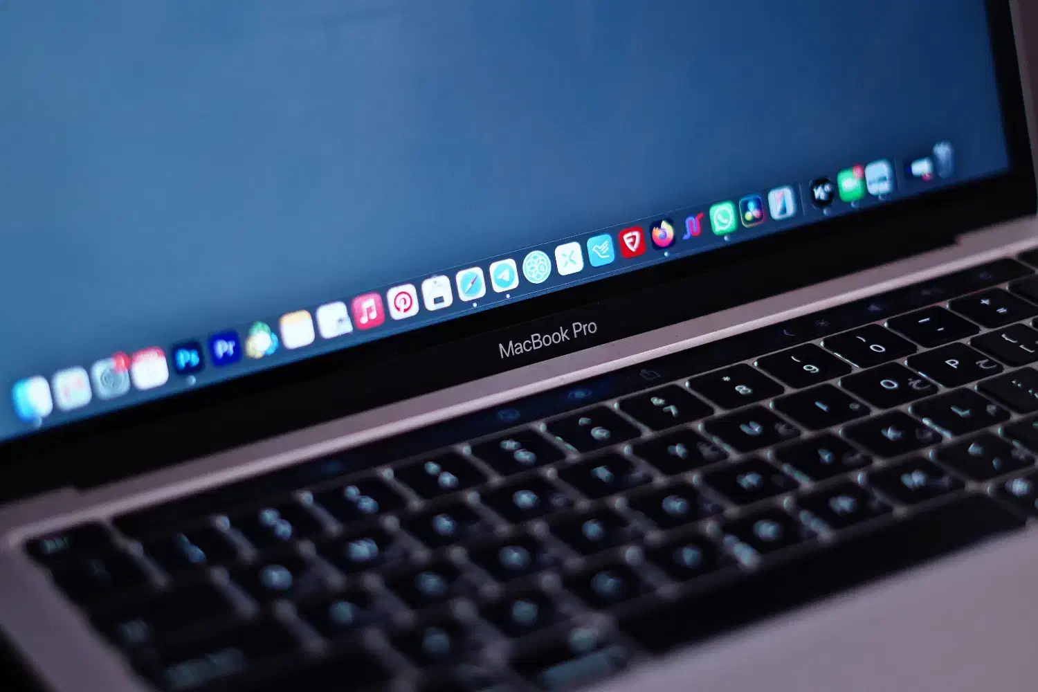 مک بوک پرو 2020|رایانه همراه|رشت, سعدی (تختی)|دیوار