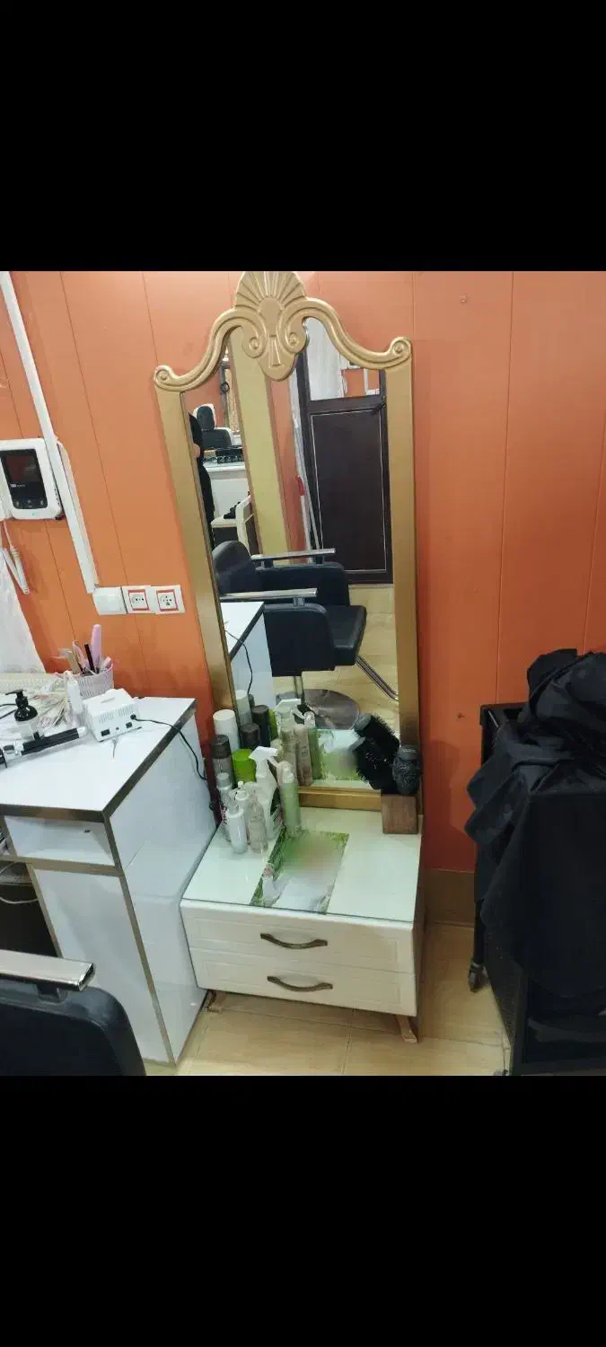 لوازم سالن زیبایی|آرایشگاه و سالنهای زیبایی|سنندج, |دیوار