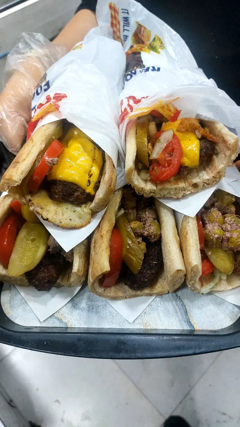 همکار خانم یا آقا نیازمندیم فست فود|استخدام خدمات فروشگاه و رستوران|رشت, بازار|دیوار