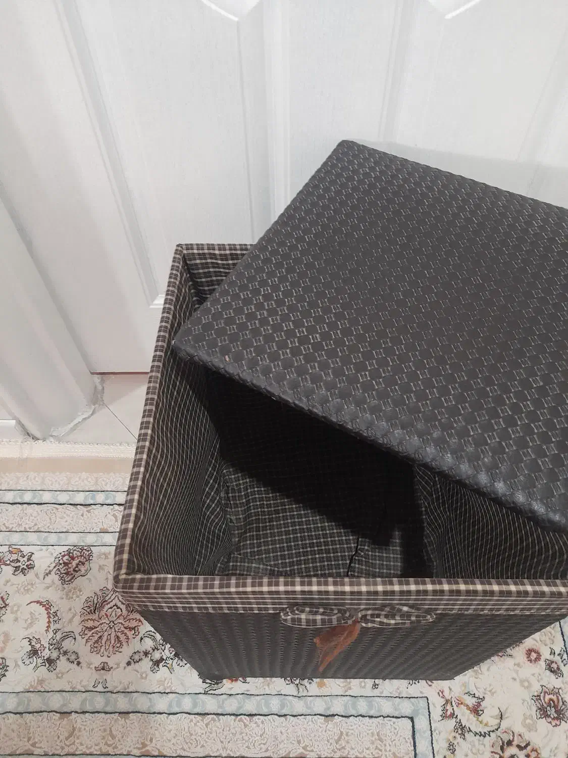 سبد لباس|لوازم حمام|ری, شهید غیوری (ابن باویه)|دیوار