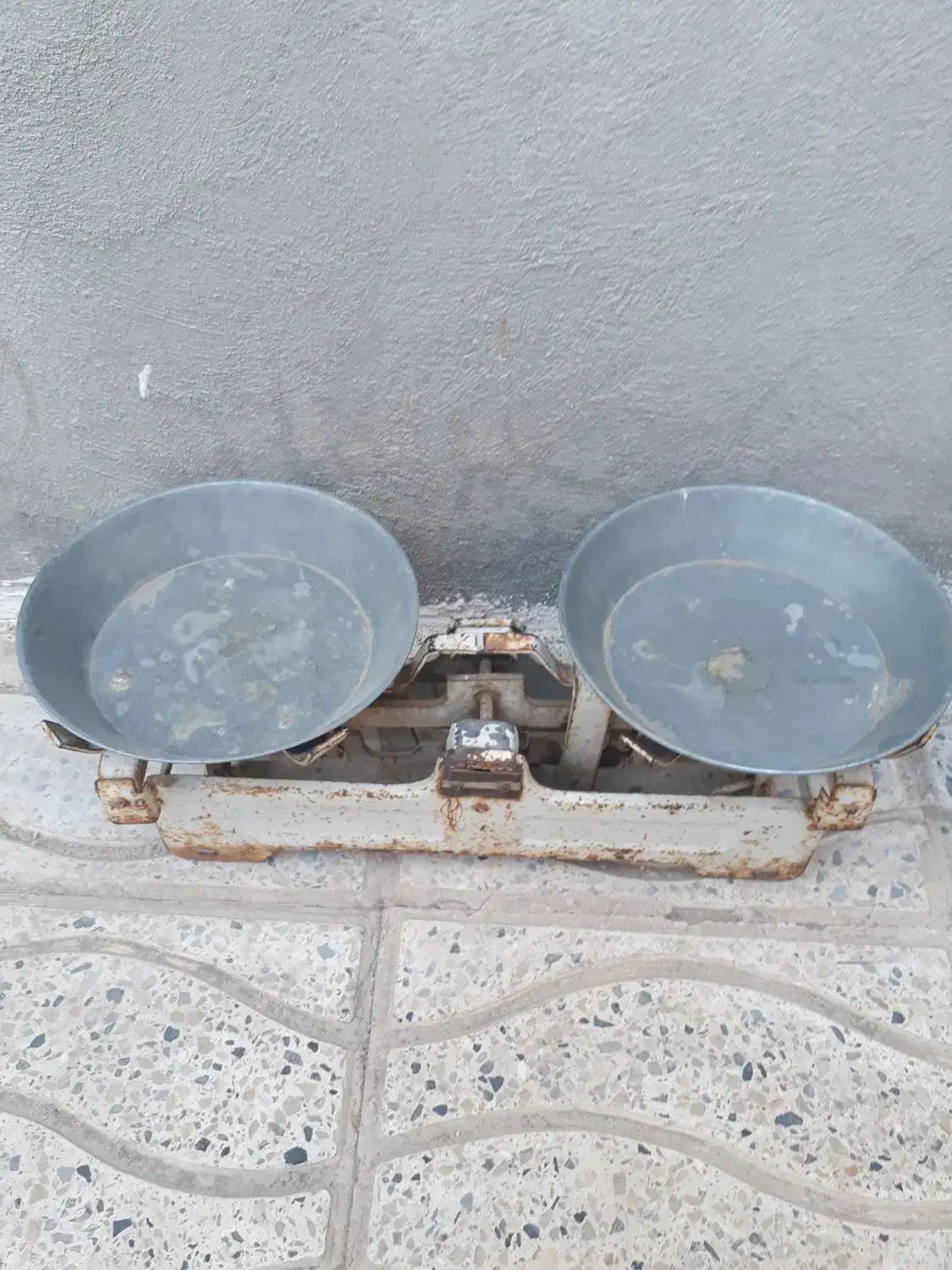 ترازو سنگی قدیمی فورش فوری|کلکسیون اشیاء عتیقه|کرمانشاه, |دیوار