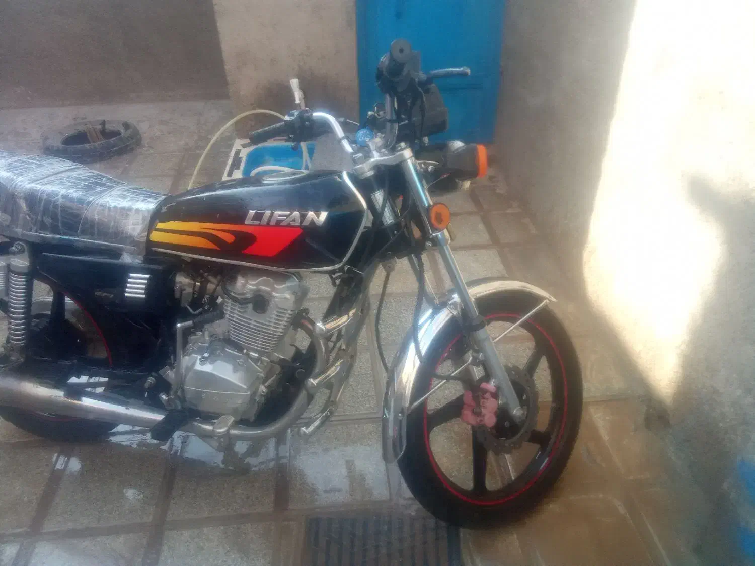 لیفان 1402|موتورسیکلت|میان ولایت, |دیوار