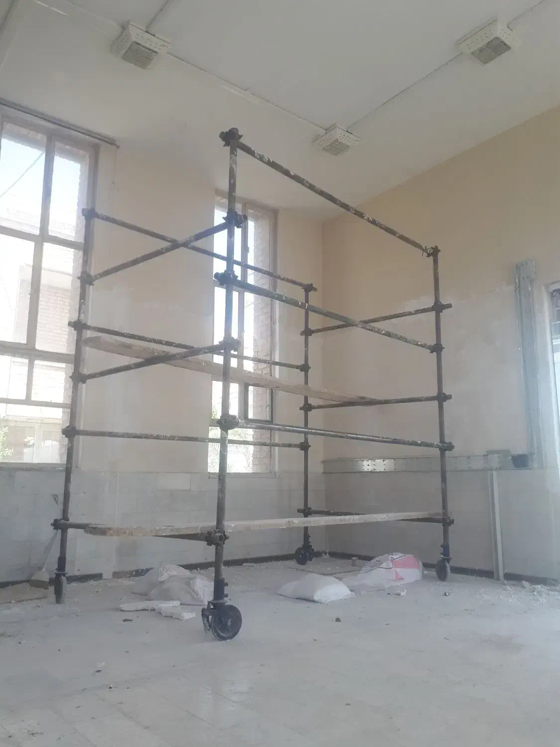 داربست فلزی چهارپایه|خدمات پیشه و مهارت|قم, بوستان علوی|دیوار