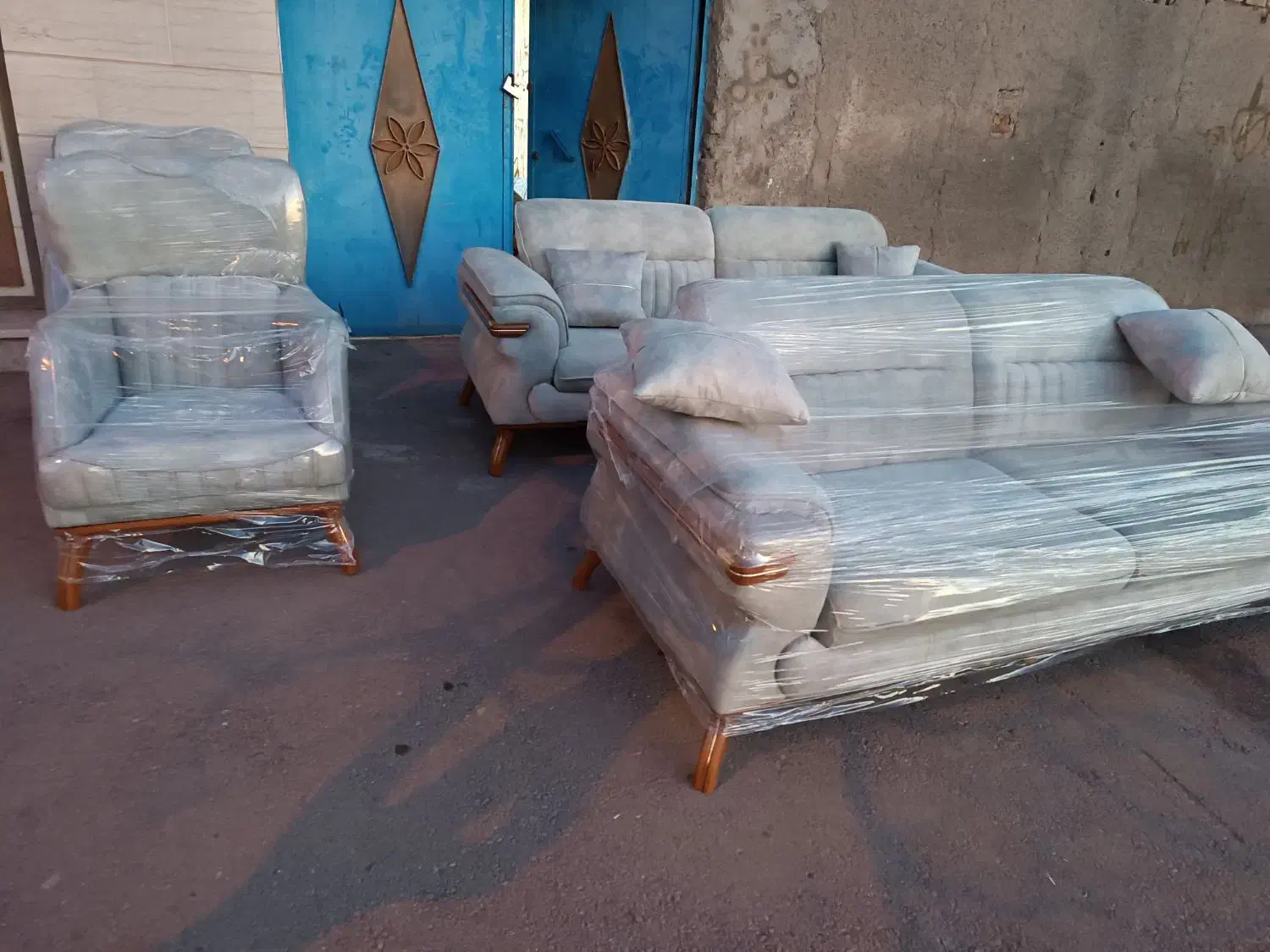 مبل راحتی لورنت|مبلمان خانگی و میز عسلی|اقبالیه, |دیوار