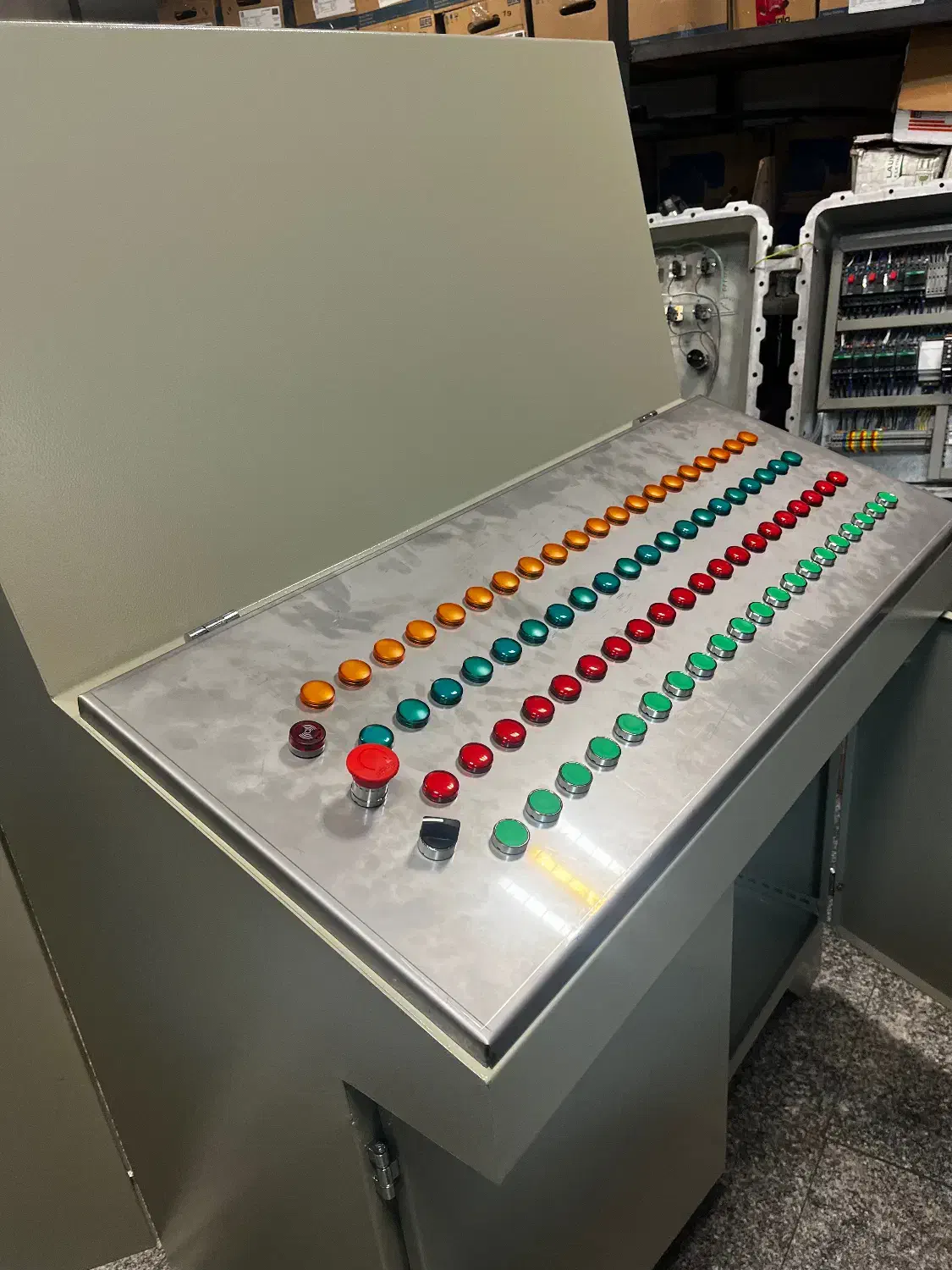 طراحی و مونتاژ تابلو برق صنعتی و ساختمانی|خدمات پیشه و مهارت|تبریز, |دیوار