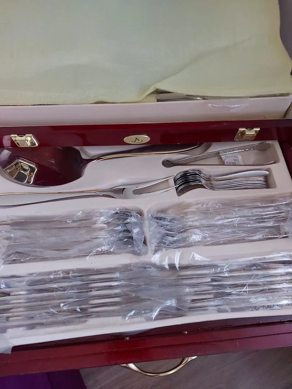 ست قاشق چنگال همراه کنسول و پایه|ظروف سرو و پذیرایی|شیراز, زرهی|دیوار