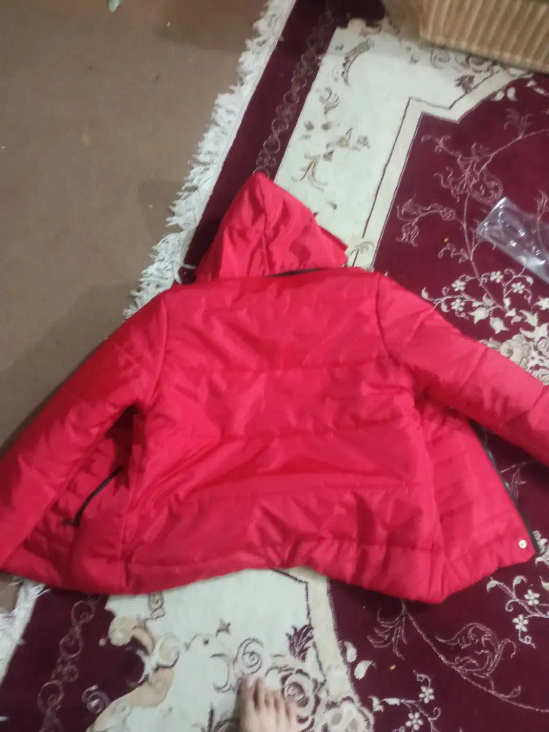 کاپشن|لباس|شبانکاره, |دیوار