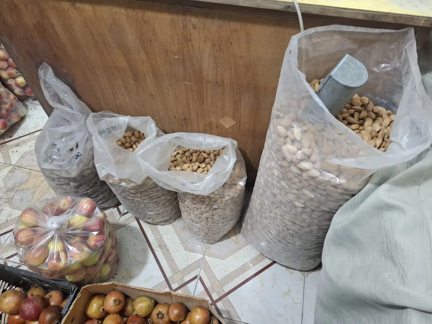 کشمش سیب انار گردو بادام و...|خوردنی و آشامیدنی|یزد, |دیوار