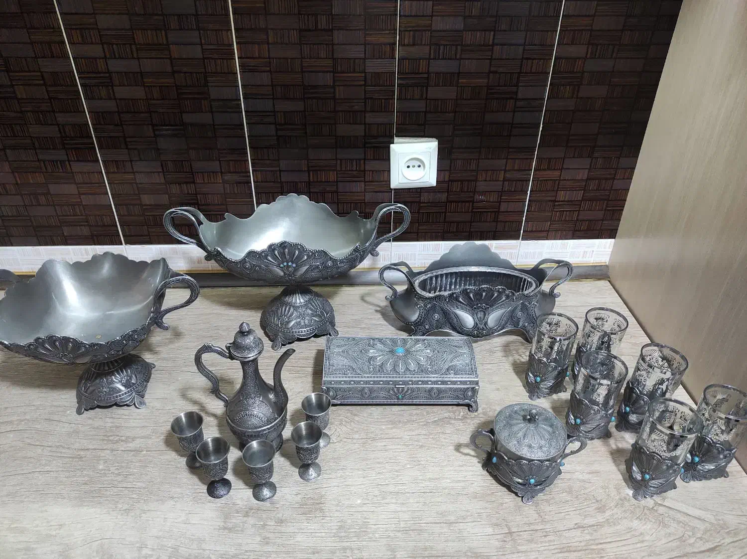 حراج اثاثیه منزل فرش چرخ خیاطی لباس|لباس|شریف‌آباد, |دیوار